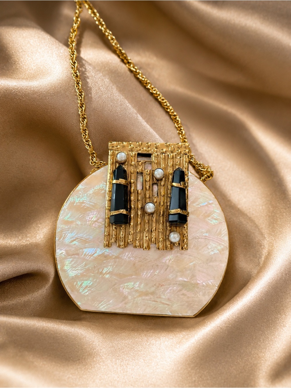 Art deco evening bag ! Pearl shell statement clutch